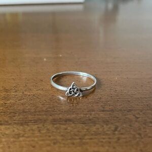 Elegant Silver Celtic Knot Ring